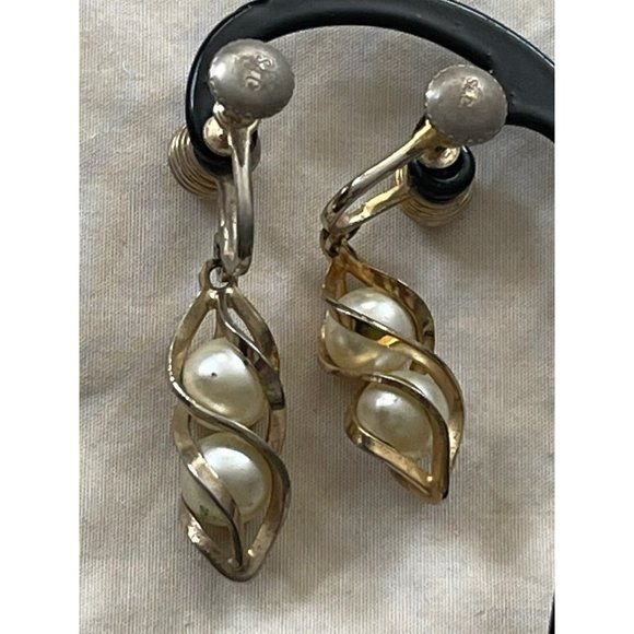 Antique/Vintage Antiqued Gold Tone Spiral Caged Dbl Pearl Screw-On Clip Earrings - Picture 6 of 11